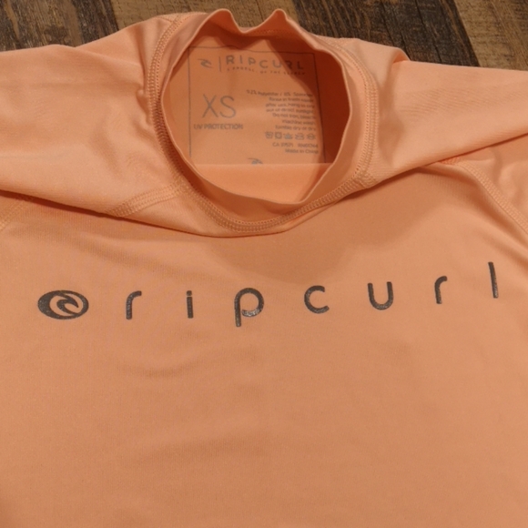 Short sleeve rash guard top - Picture 1 of 2